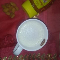 A picture of Honey Almonds Milk.
