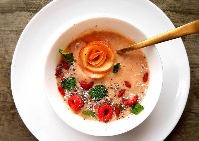 Raspberry coconut mint smoothie Recipe