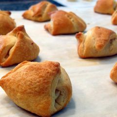 A picture of Chicken Rolls.