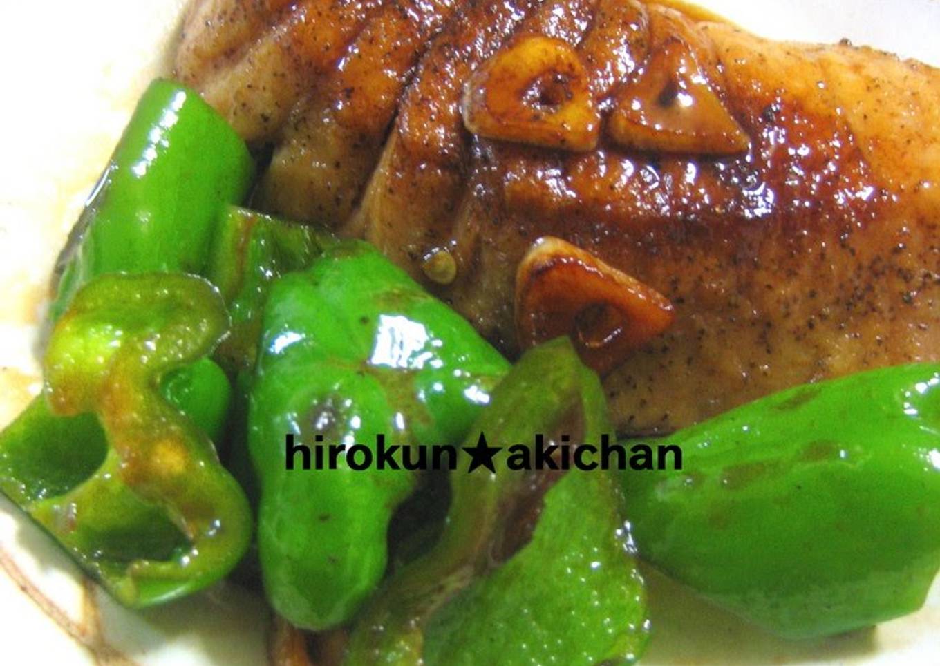 Grilled medium fat tuna with black pepper