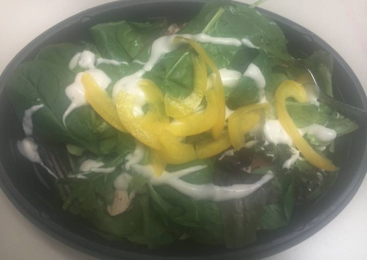 Steps to Make Speedy Spinach and Bell Pepper Salad