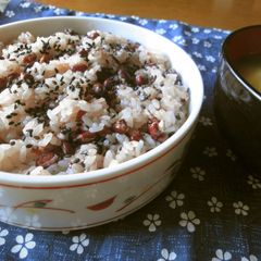 A picture of Adzuki Beans and Rice Steamed in a Rice Cooker.