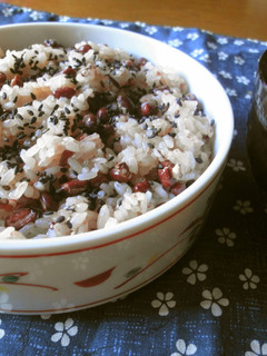 A picture of Adzuki Beans and Rice Steamed in a Rice Cooker.