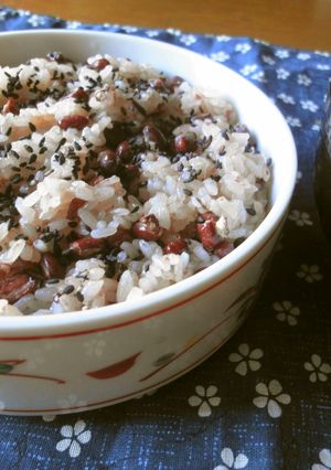 A picture of Adzuki Beans and Rice Steamed in a Rice Cooker.