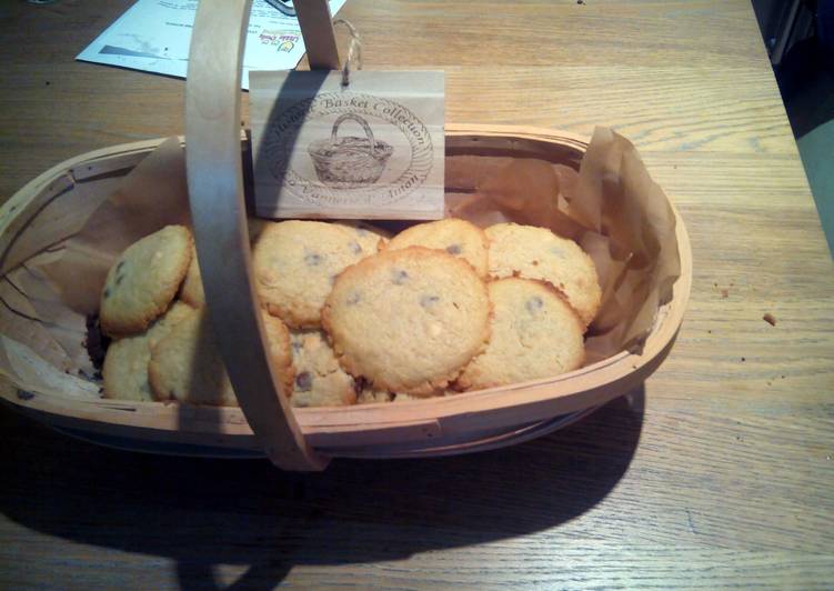 Simple Way to Make Homemade Vanilla chocolate chip cookies