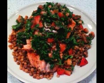 How To Prepare Recipe salmon with anchovies sauce and green lentils Home Style