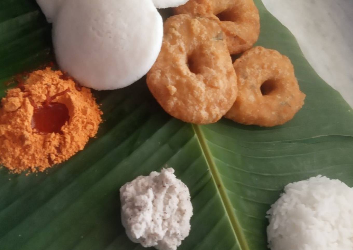 South Indian platter - meduvada