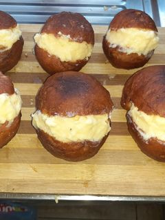 Una foto de Berlines fritos con crema pastelera