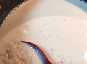 Una foto de Arroz con leche y canela cremosito