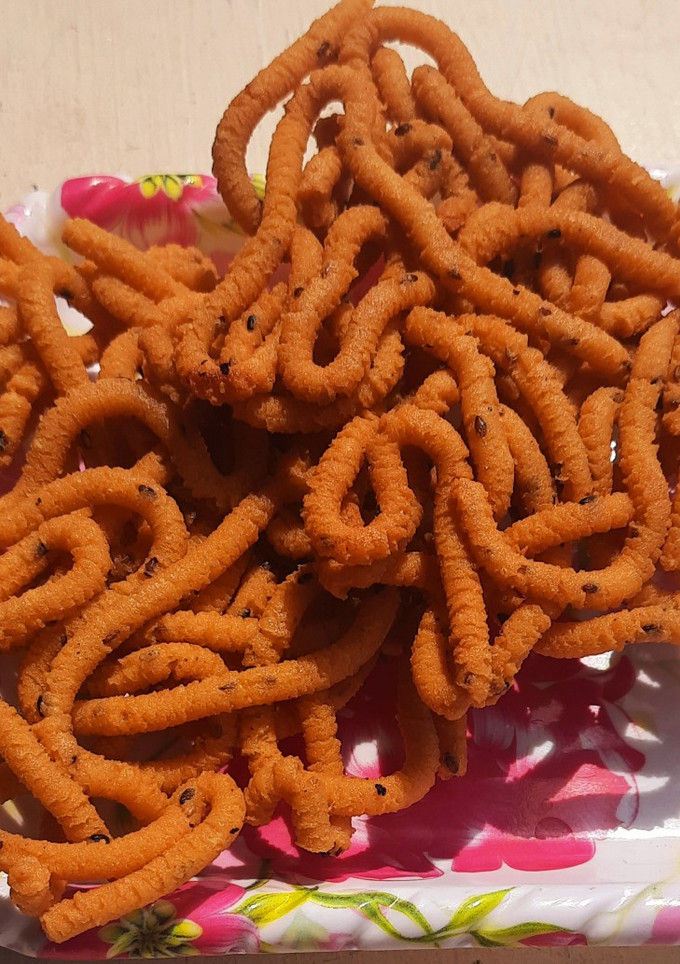 பொட்டுக்கடலை முறுக்கு(pottukadalai murukku recipe in tamil) செய்முறை முக்கிய புகைப்படம்