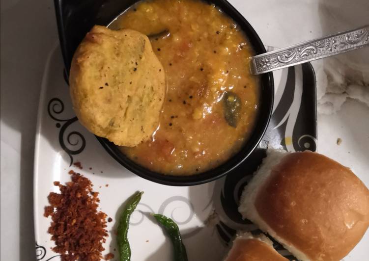 Wada pav sambhar