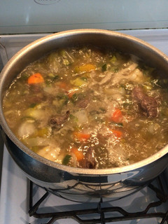 Una foto de Sopa de carne con verduras