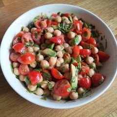 A picture of Avocado tabbouleh with halloumi.