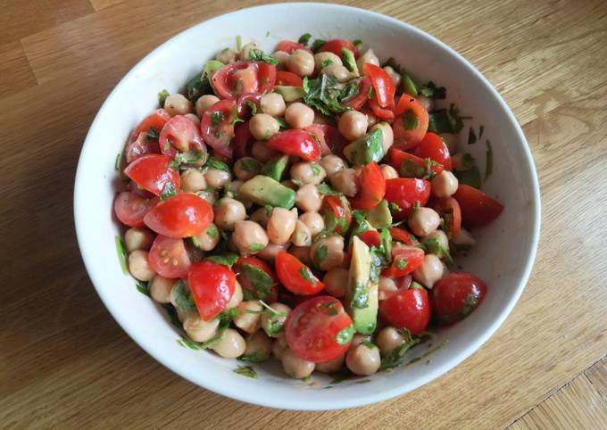 Simple Way to Make Quick Avocado tabbouleh with halloumi