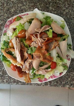 Hình của món Salade gà quay.