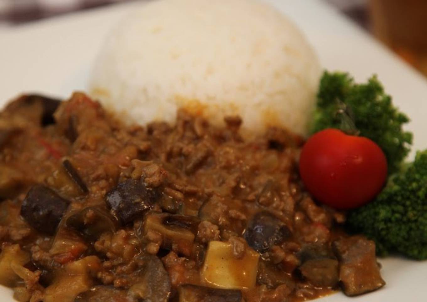 Ready in 15 minutes! ground curry with eggplant