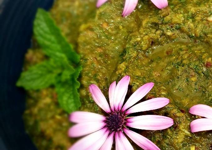 How to Make Quick Mint apple chutney