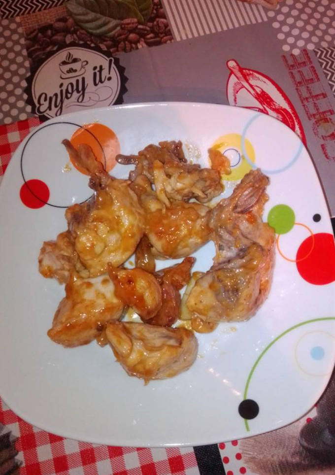 Una foto de Pollo frito con ajos