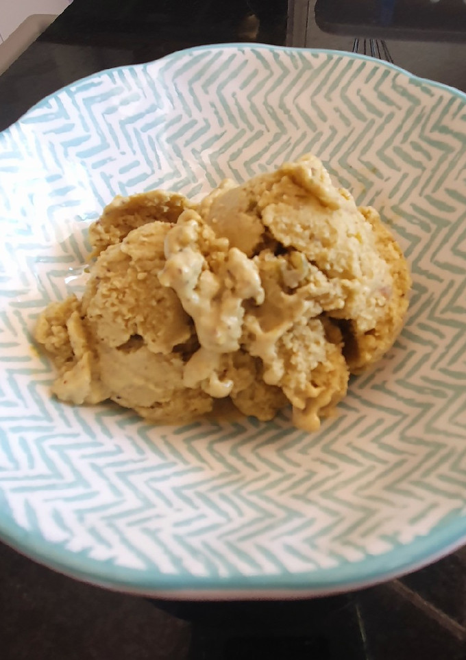 Una foto de Helado de pistacho vegano y sin azúcar (heladera)