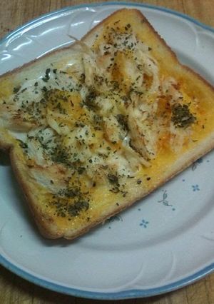 A picture of 5-Minute Egg & Basil Toast.