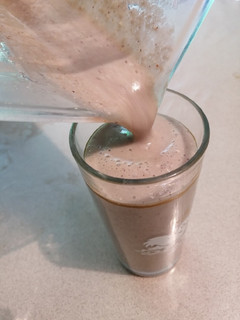 Una foto de Licuado de kiwi 🥝 y manzana 🍏