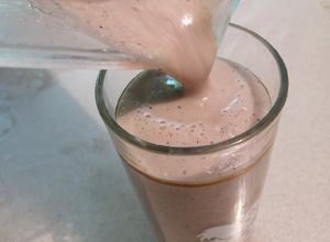 Una foto de Licuado de kiwi 🥝 y manzana 🍏