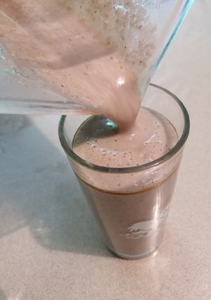 Una foto de Licuado de kiwi 🥝 y manzana 🍏