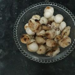 A picture of Roasted makhana.