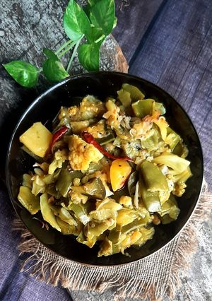 নিরামিষ। রেসিপির প্রধান ছবি