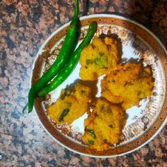 A picture of Fried dal vada.