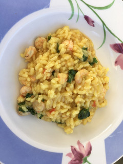 Una foto de Arroz meloso con gambas y culantro