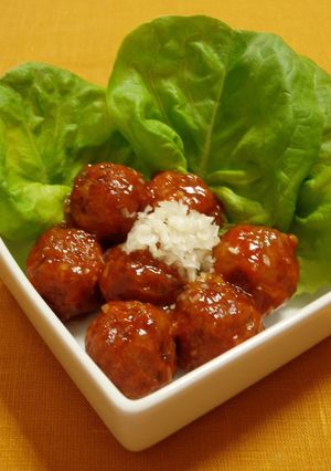 A picture of Meatballs with Sweet & Sour Chili Sauce.