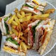 Club sandwich με πατατούλες στο air fryer