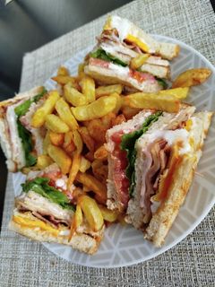 Φωτογραφία της συνταγής Club sandwich με πατατούλες στο air fryer