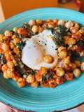 Leftover ρεβύθια με σάλτσα ντομάτας και αυγό - σαν Shakshuka