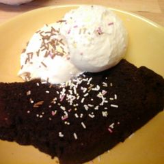 A picture of Irmgards Lemon & coconut icecream.