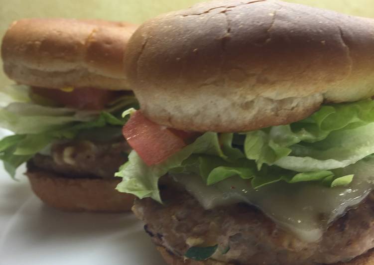 Blue Cheese &amp; Zucchini Turkey Burger Sliders