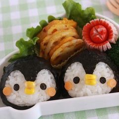 A picture of Penguin Onigir Rice Balls.