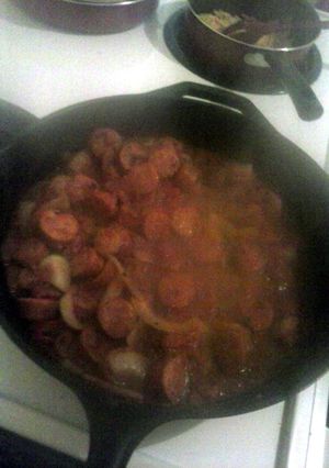 A picture of sausage in tomatoe gravy.