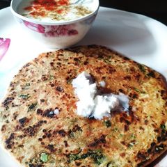 A picture of Dhaniya mooli parathe.