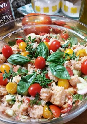 A picture of Crunchy Tuna Panzanella.