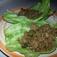 A picture of Spicy Beef Curry lettuce wraps.