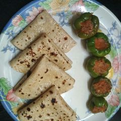 A picture of Potato stuffed capsicum.