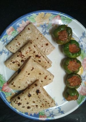 A picture of Potato stuffed capsicum.