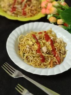 এগ চিকেন চাওমিন (egg chicken chow min recipe in Bengali) রেসিপির প্রধান ছবি