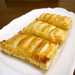 A picture of Easy Apple Pies with Frozen Puff Pastry.