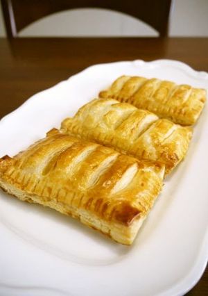 A picture of Easy Apple Pies with Frozen Puff Pastry.