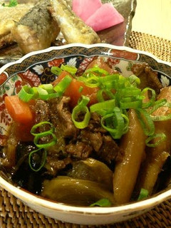 A picture of Made in a Pressure Cooker: Sweet and Salty Beef Tendon and Root Vegetable Stew with Soy Sauce Flavor.