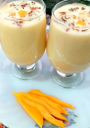 A picture of Mango Almond Milkshake.