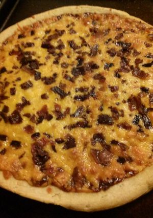 A picture of Nikki's Kickin' BBQ Chicken &Bacon Pizza.